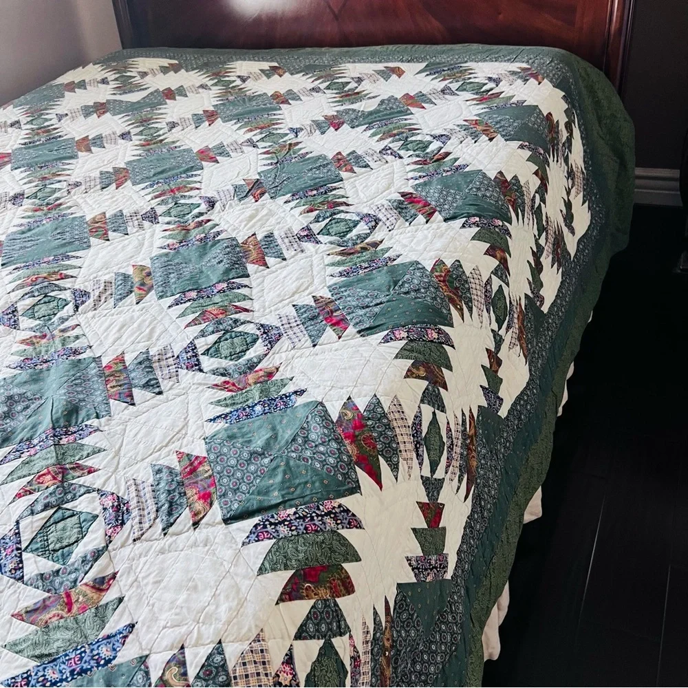 Vintage Pineapple Pattern Cotton Quilt – 100” x 90” Queen/King.